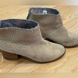 Toms Leila suede bootie with back zipper/tassel
